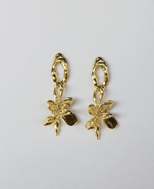 CHUNKY LILIES // Boucles d'oreilles dorées - Bijoux ORA-C - Bijoux faits main par Caroline Pham, designer indépendante basée à Montréal.
