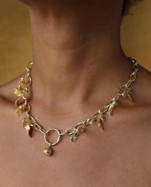 COLLIER FLORALIS // collier doré - ORA-C jewelry - bijoux faits à la main par Caroline Pham, designer indépendante basée à Montréal