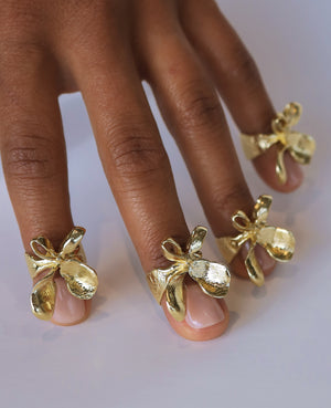 FINGER BOW // bague manchette dorée - ORA-C jewelry - bijoux faits à la main par Caroline Pham, designer indépendante basée à Montréal
