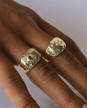 NUCLEUS SIGNET // bague en or - ORA-C jewelry - bijoux faits à la main par Caroline Pham, designer indépendante basée à Montréal