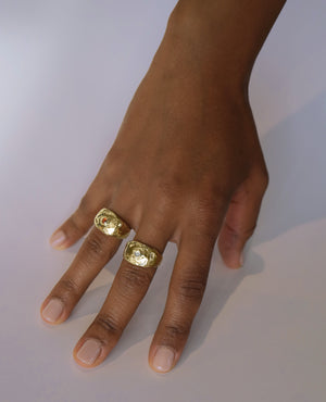 NUCLEUS SIGNET // bague en or - ORA-C jewelry - bijoux faits à la main par Caroline Pham, designer indépendante basée à Montréal