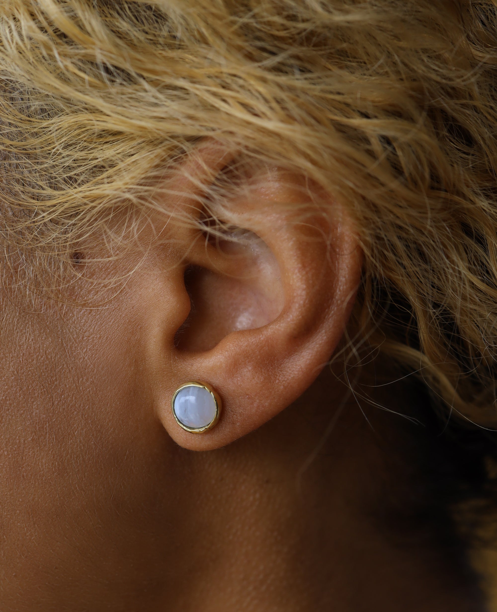 MAGNOLIA STUD // boucles d'oreilles en or - ORA-C jewelry - bijoux faits à la main par Caroline Pham, designer indépendante basée à Montréal