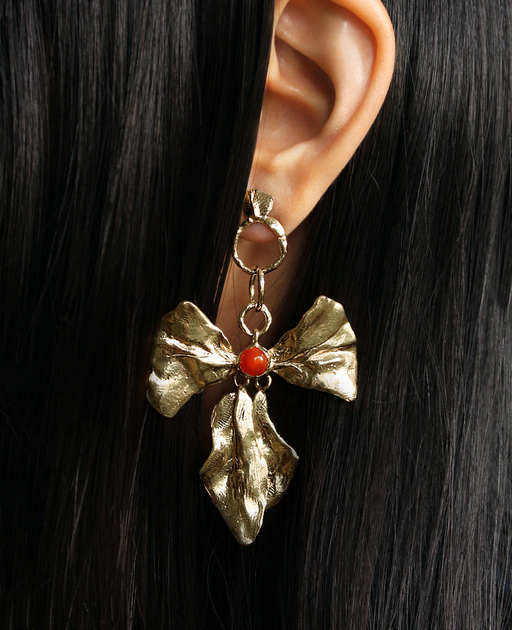 REIGN BOW // boucles d'oreilles avec cornaline - ORA-C jewelry - bijoux faits à la main par Caroline Pham, designer indépendante basée à Montréal
