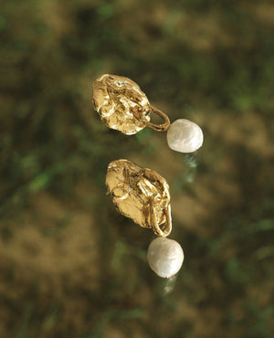 MOTHER AEGIS // boucles d'oreilles en or - ORA-C jewelry - bijoux faits à la main par Caroline Pham, designer indépendante basée à Montréal