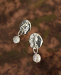 MOTHER AEGIS // boucles d'oreilles en argent - ORA-C jewelry - bijoux faits à la main par Caroline Pham, designer indépendante basée à Montréal