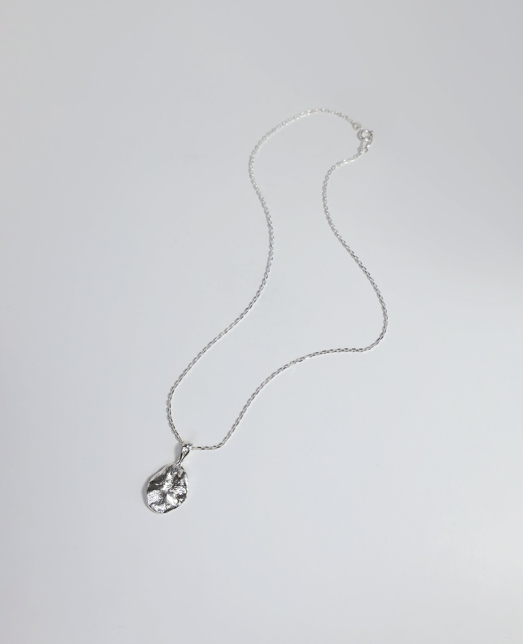 BLOCAGE DES DOIGTS // pendentif en argent - ORA-C jewelry - bijoux faits à la main par Caroline Pham, designer indépendante basée à Montréal