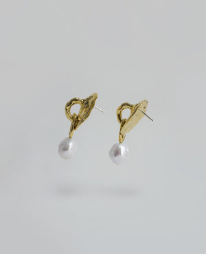 MOTHER AEGIS // boucles d'oreilles en or - ORA-C jewelry - bijoux faits à la main par Caroline Pham, designer indépendante basée à Montréal
