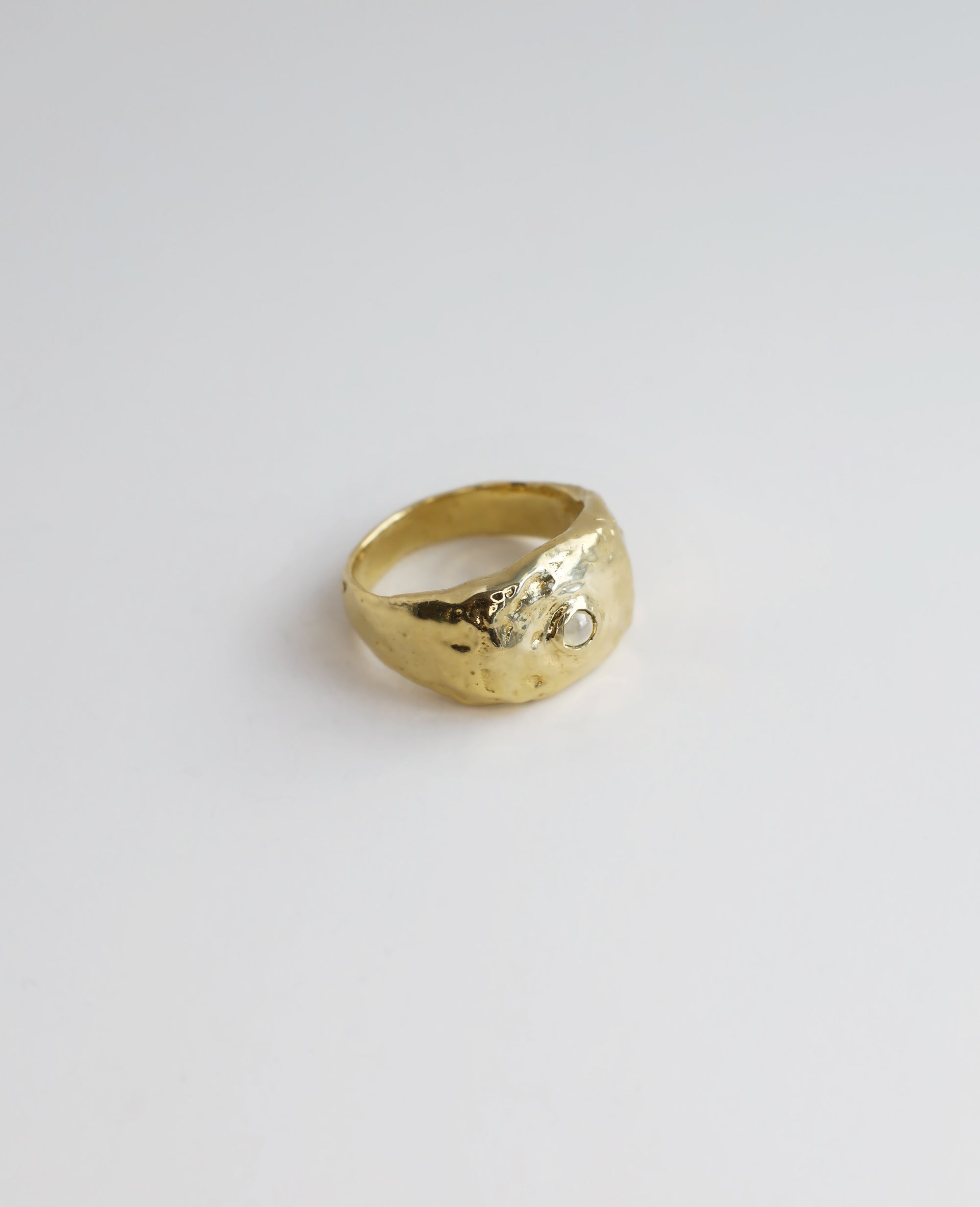 NUCLEUS SIGNET // bague en argent - ORA-C jewelry - bijoux artisanaux de la designer indépendante montréalaise Caroline Pham