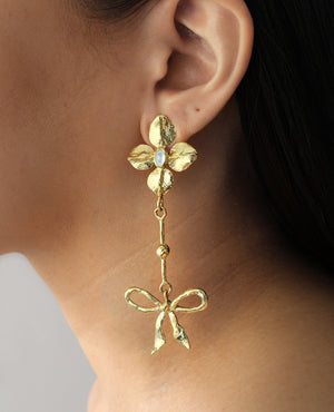 WILLOW BOW // boucles d'oreilles en or - ORA-C jewelry - bijoux faits à la main par Caroline Pham, designer indépendante basée à Montréal