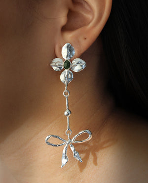 WILLOW BOW // boucles d'oreilles en argent - ORA-C jewelry - bijoux faits à la main par Caroline Pham, designer indépendante basée à Montréal