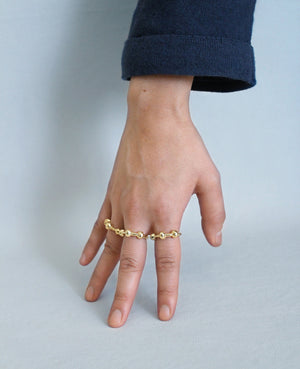 KNOTTI // bague en or - bijoux ORA-C - bijoux faits à la main par Caroline Pham, designer indépendante basée à Montréal