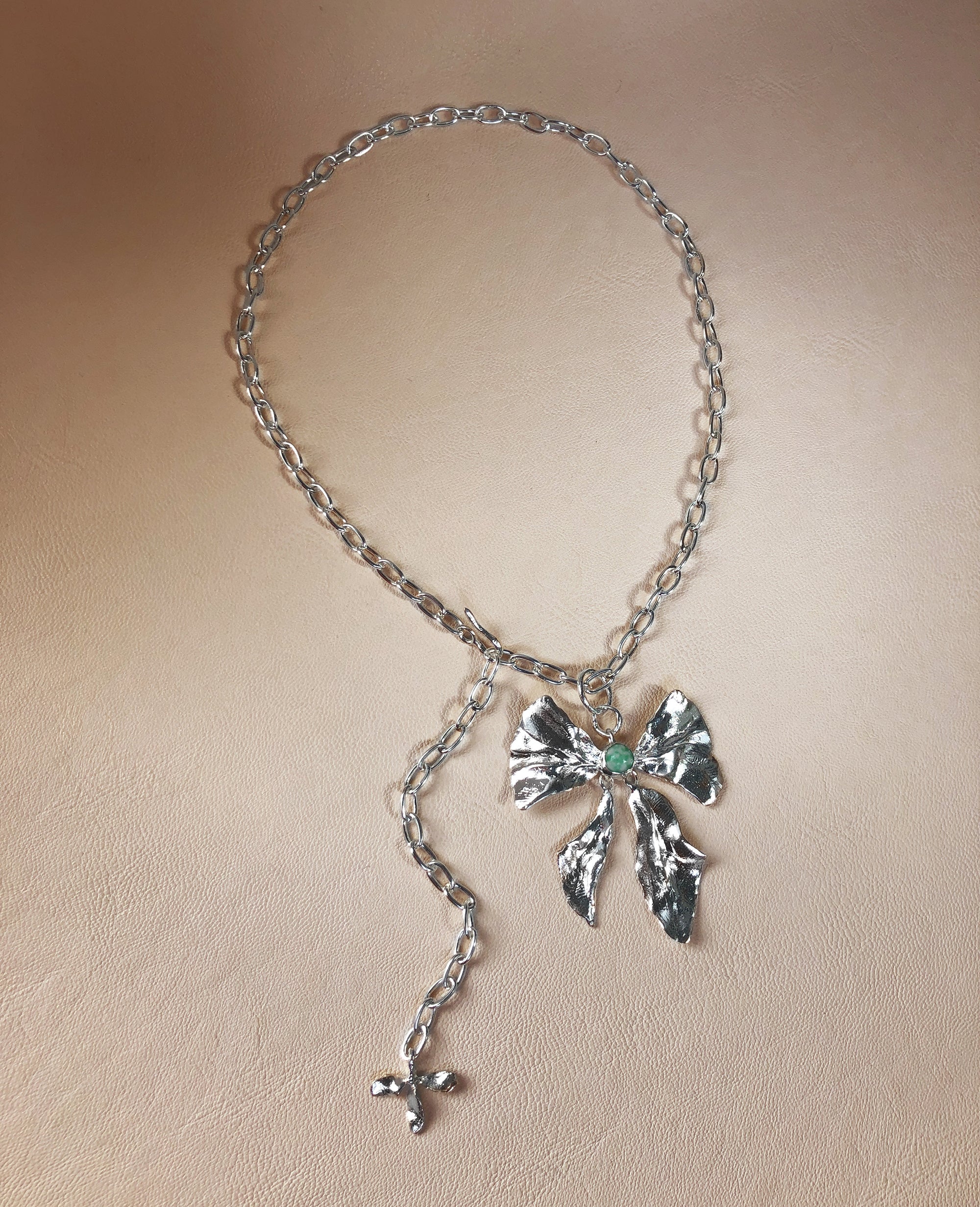 REIGN BOW // collier avec jade zing jiang - ORA-C jewelry - bijoux faits à la main par Caroline Pham, designer indépendante basée à Montréal