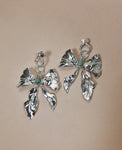 REIGN BOW // boucles d'oreilles avec jade zing jiang - ORA-C jewelry - bijoux faits à la main par Caroline Pham, designer indépendante basée à Montréal