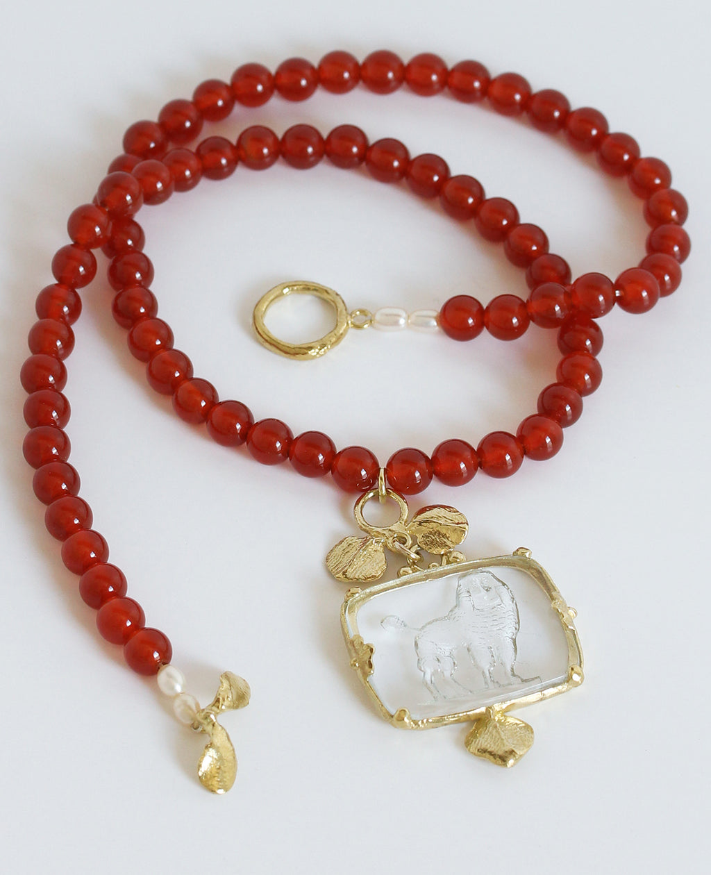 POODLE INTAGLIO IN RED // collier en laiton - Bijoux ORA-C - bijoux faits main par la designer indépendante Caroline Pham de Montréal